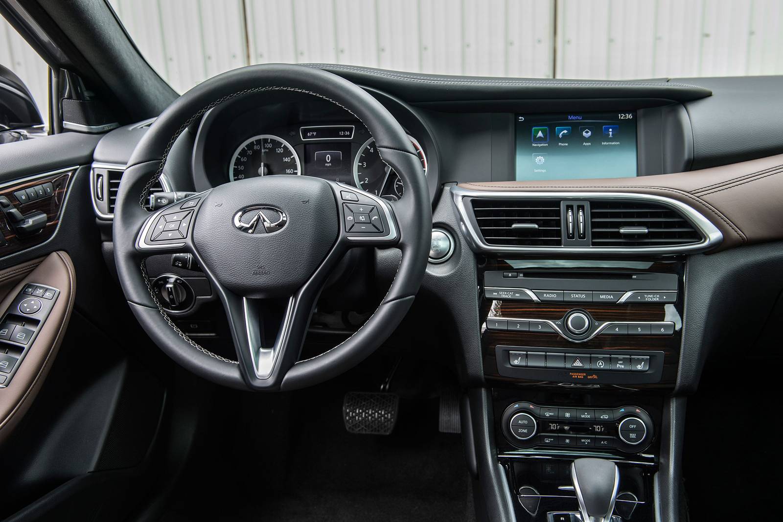 2018 Infiniti Qx30 interior SWD
