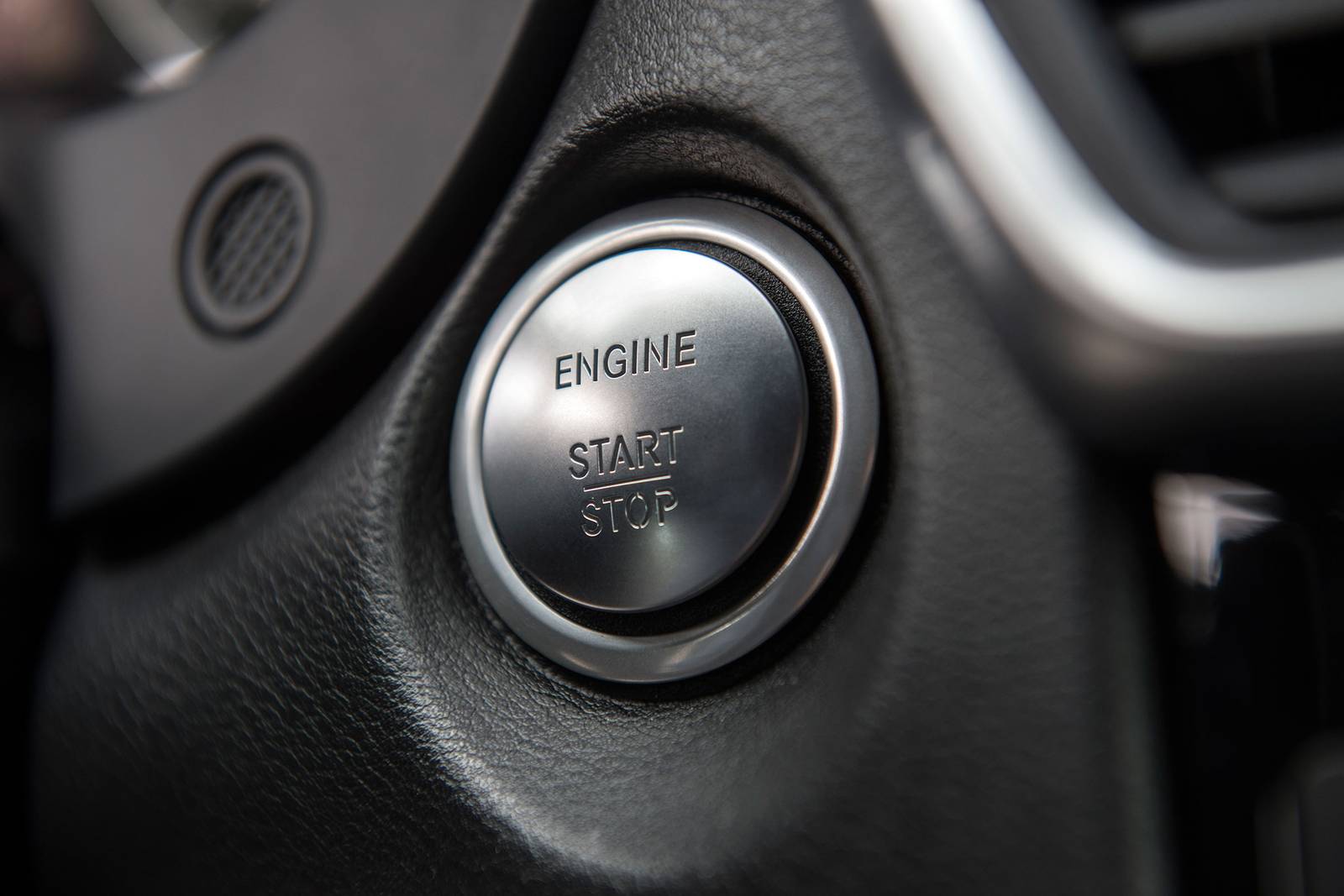 2018 Infiniti Qx30 interior DETAIL