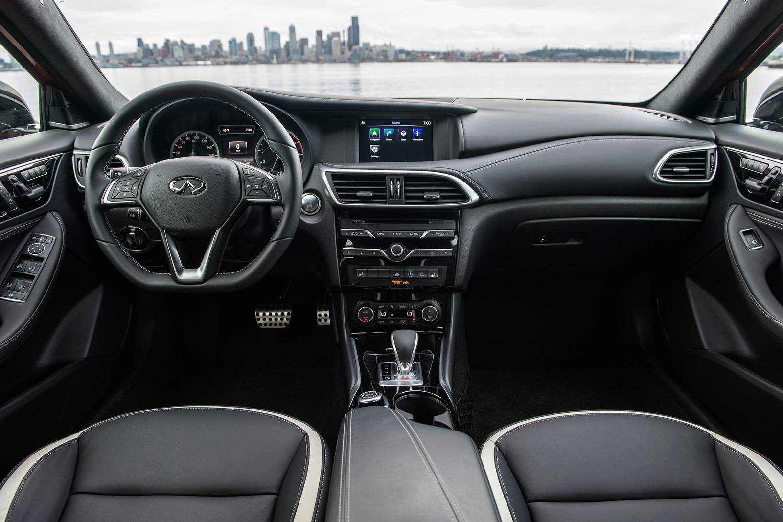 2019 INFINITI QX30 interior D