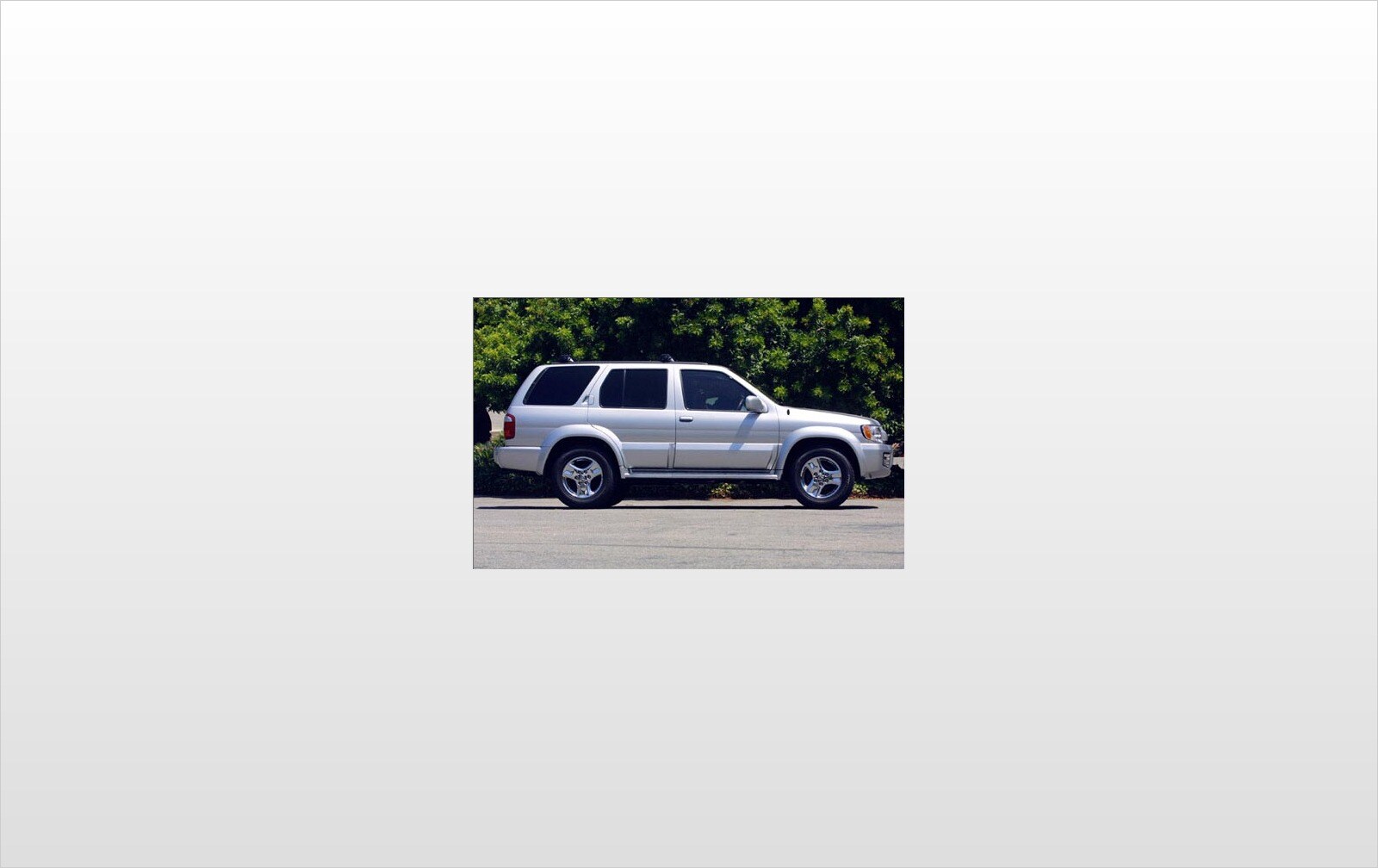 2002 INFINITI QX4 4dr SUV Exterior