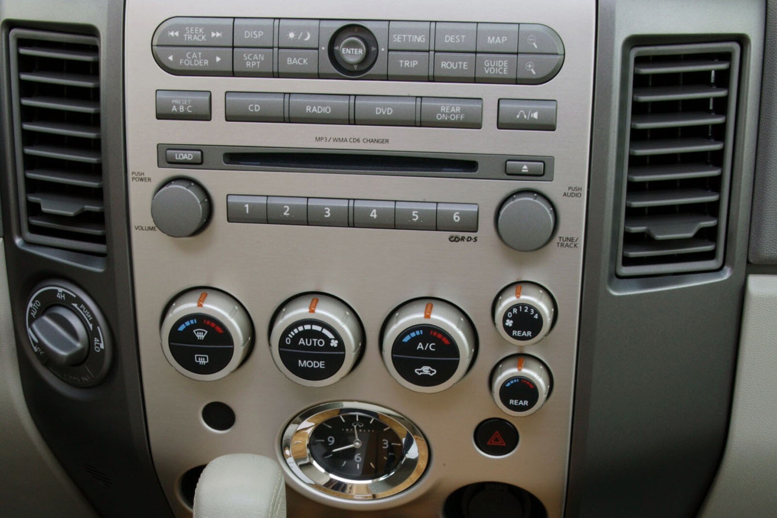 2007 INFINITI QX56 interior CC
