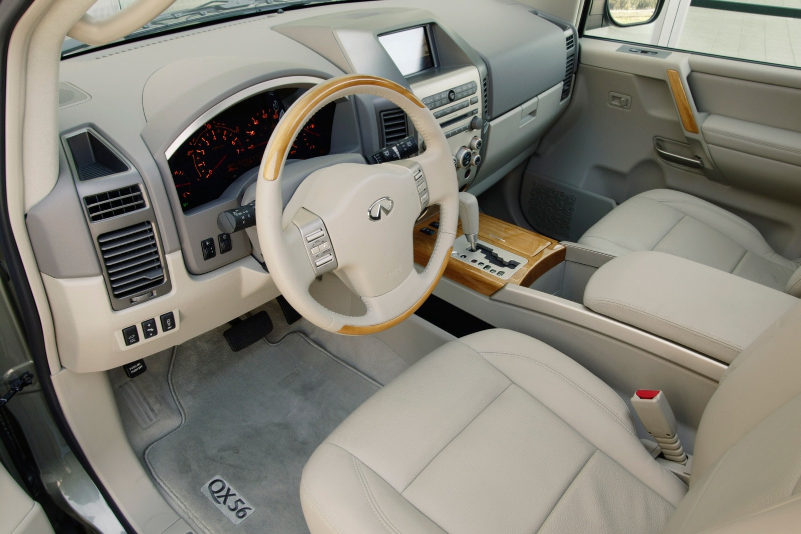 2007 INFINITI QX56 interior I