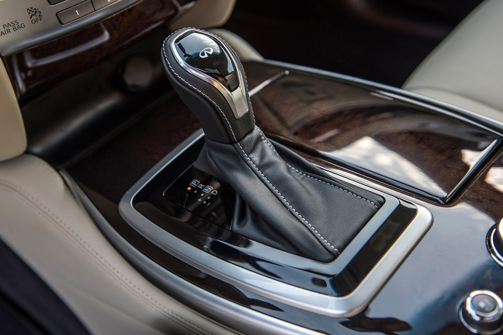 2017 Infiniti Qx60 interior SHF