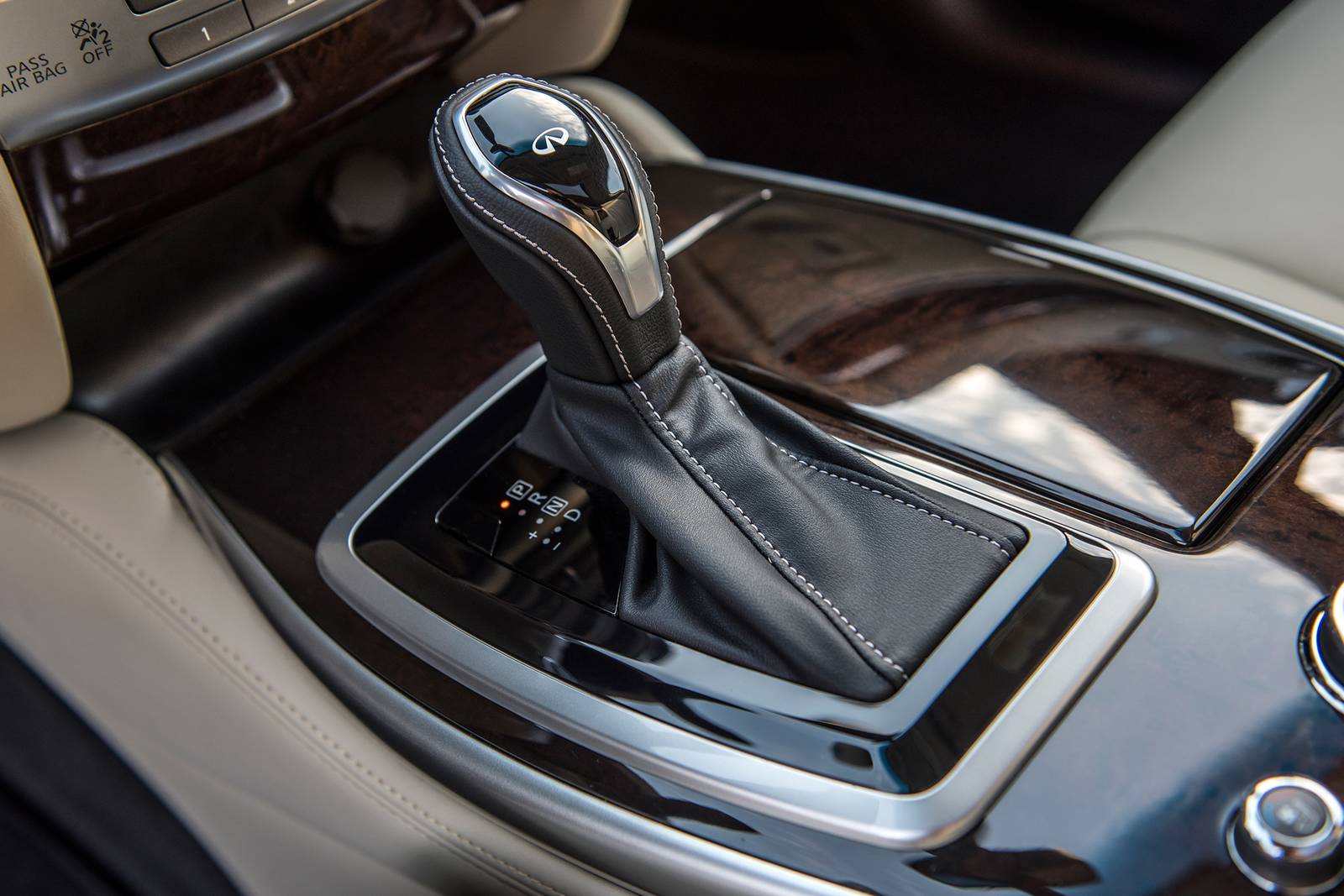 2019 Infiniti Qx60 interior SHF