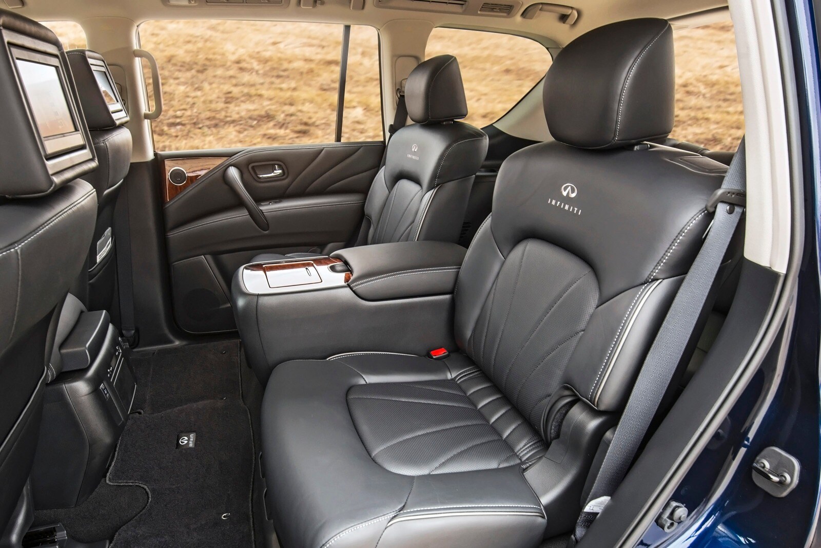 2015 Infiniti Qx80 interior RI