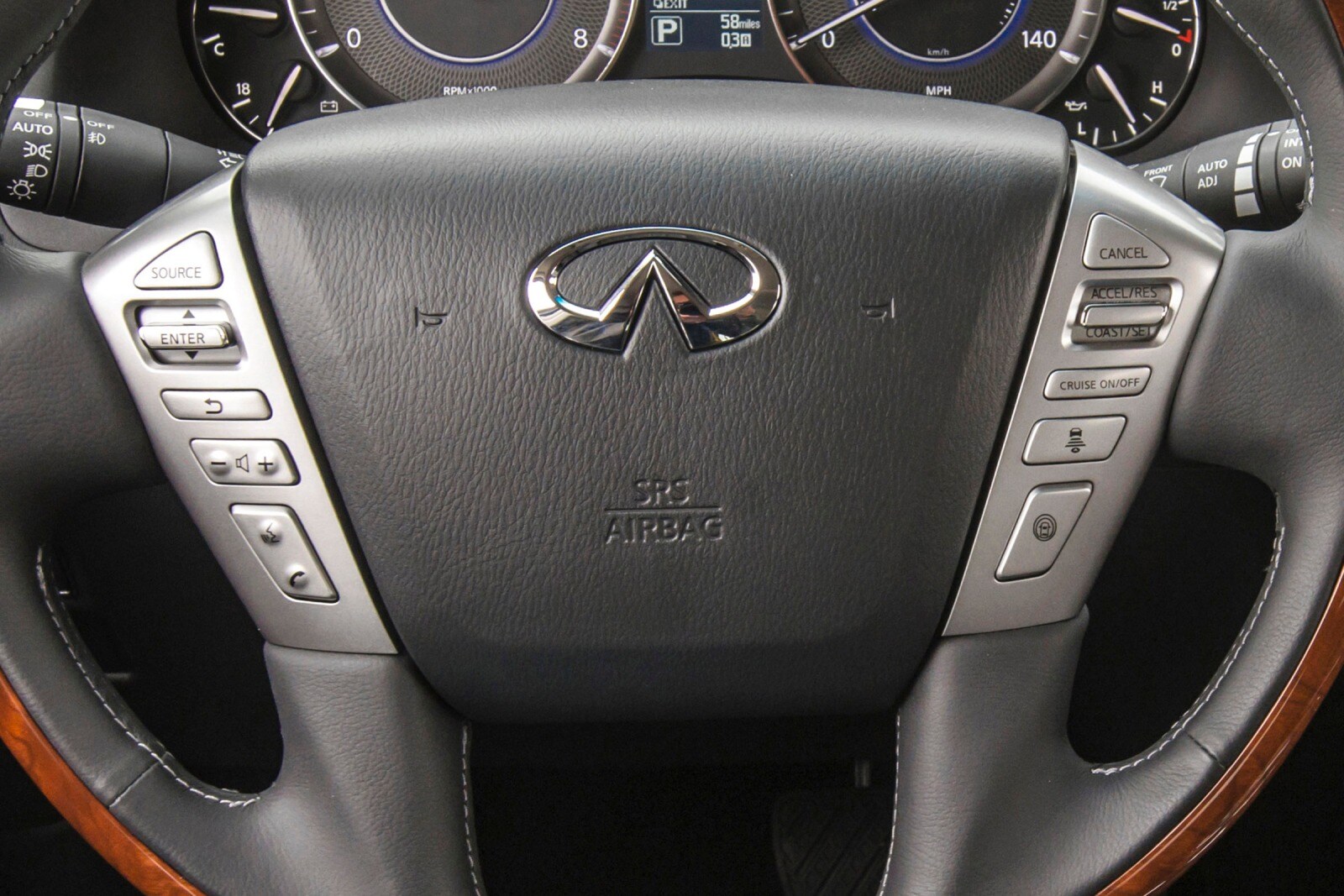 2016 Infiniti Qx80 interior SWD