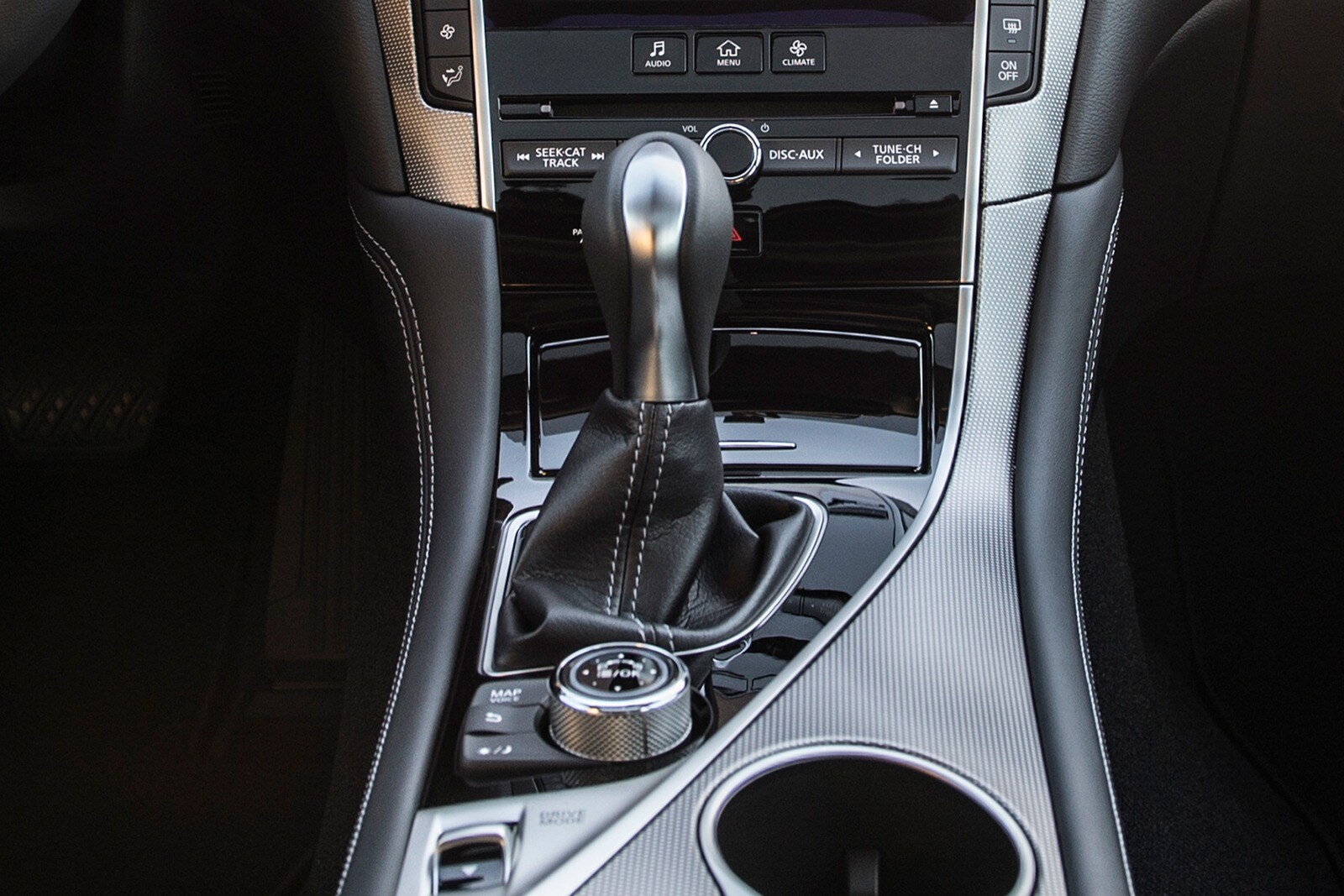 2017 Infiniti Qx80 interior SHF