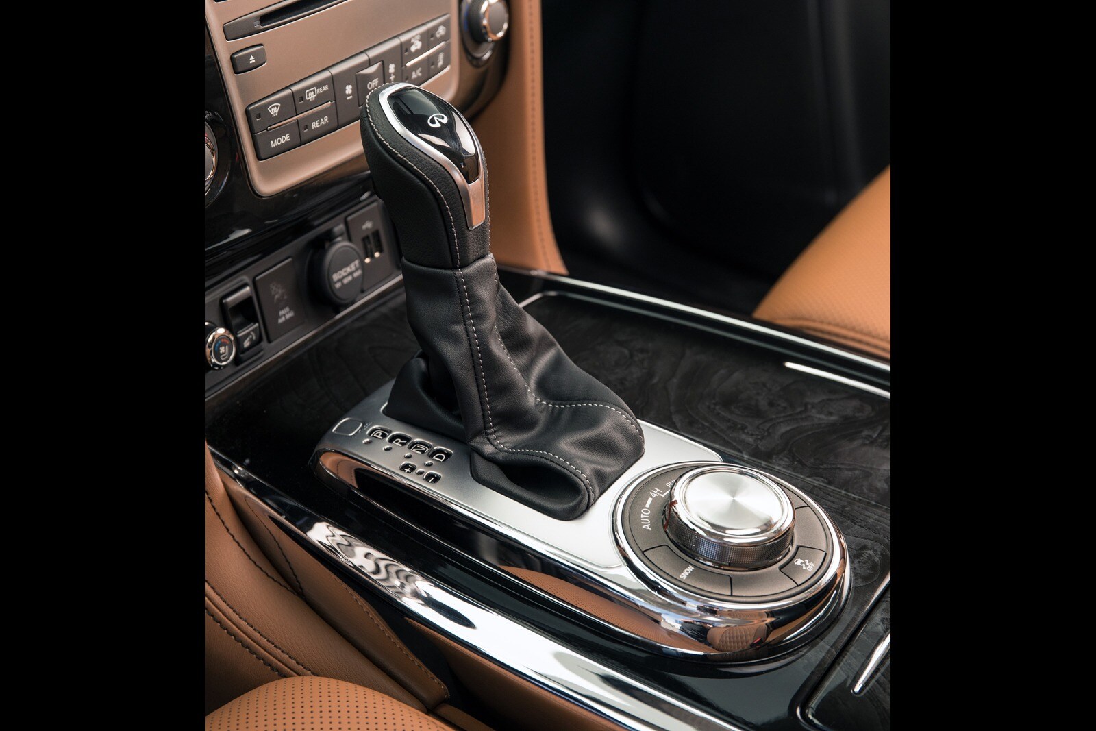 2018 Infiniti Qx80 interior SHF