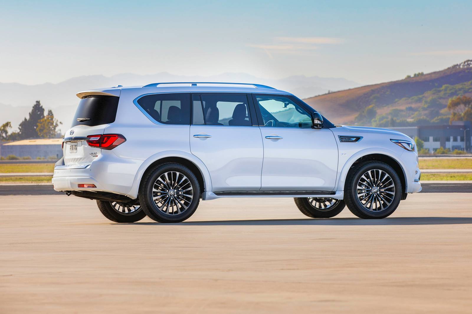 2021 Infiniti QX80 front safety FQ
