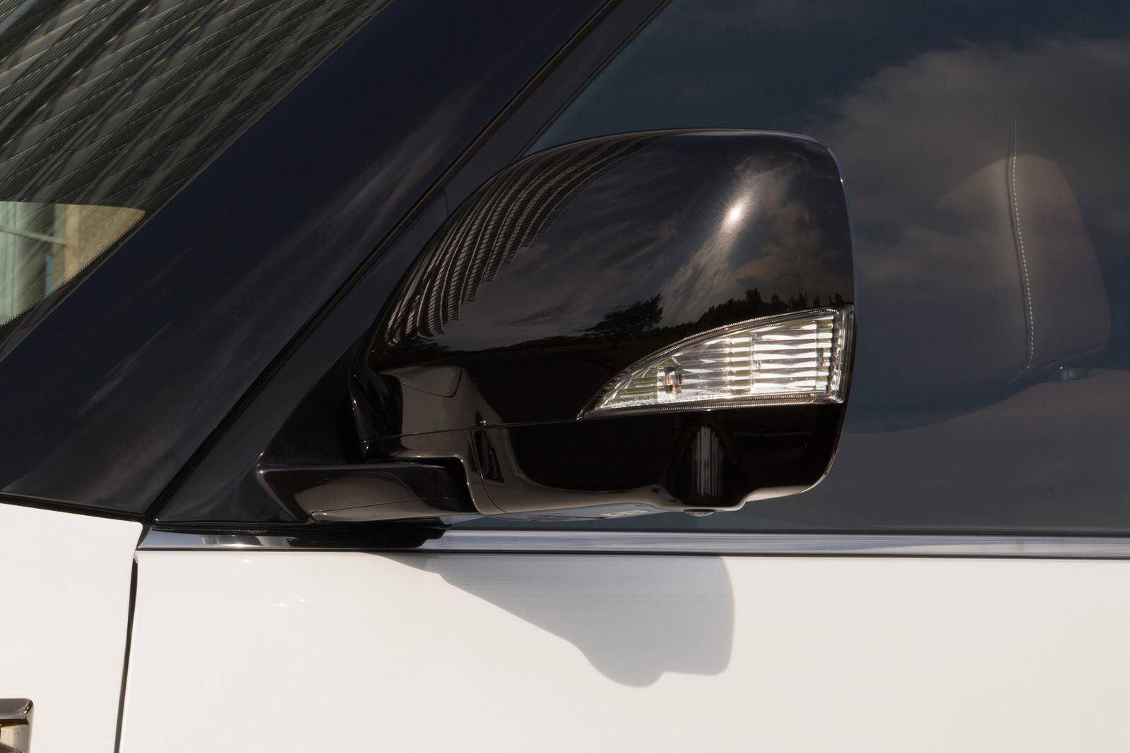 2022 Infiniti QX80 front safety EDETAIL