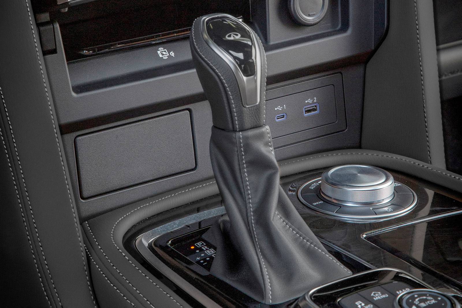 2023 Infiniti Qx80 interior SHF