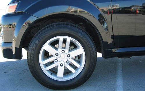 2003 Isuzu Axiom exterior W