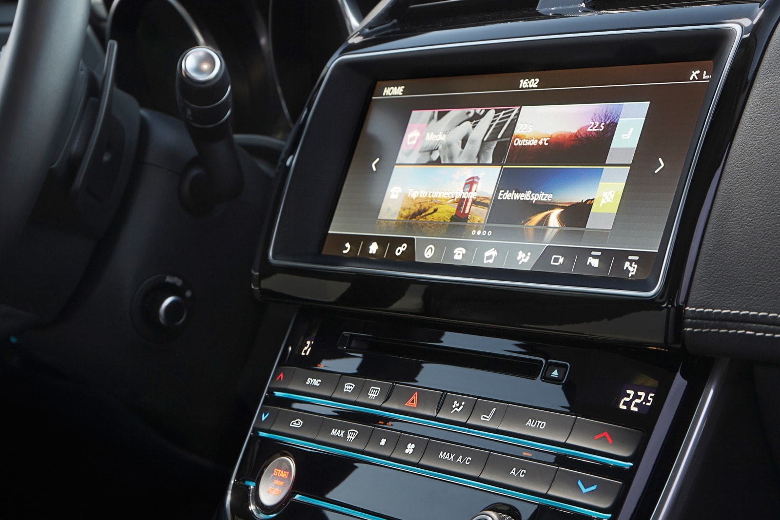 2017 Jaguar XE interior CC