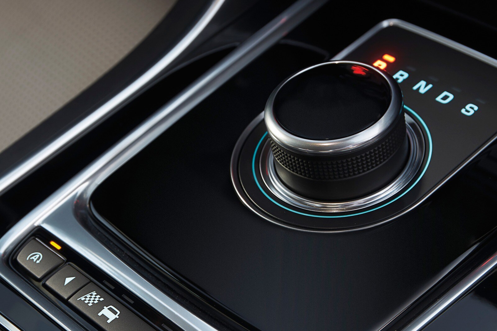 2017 Jaguar XE interior SHF