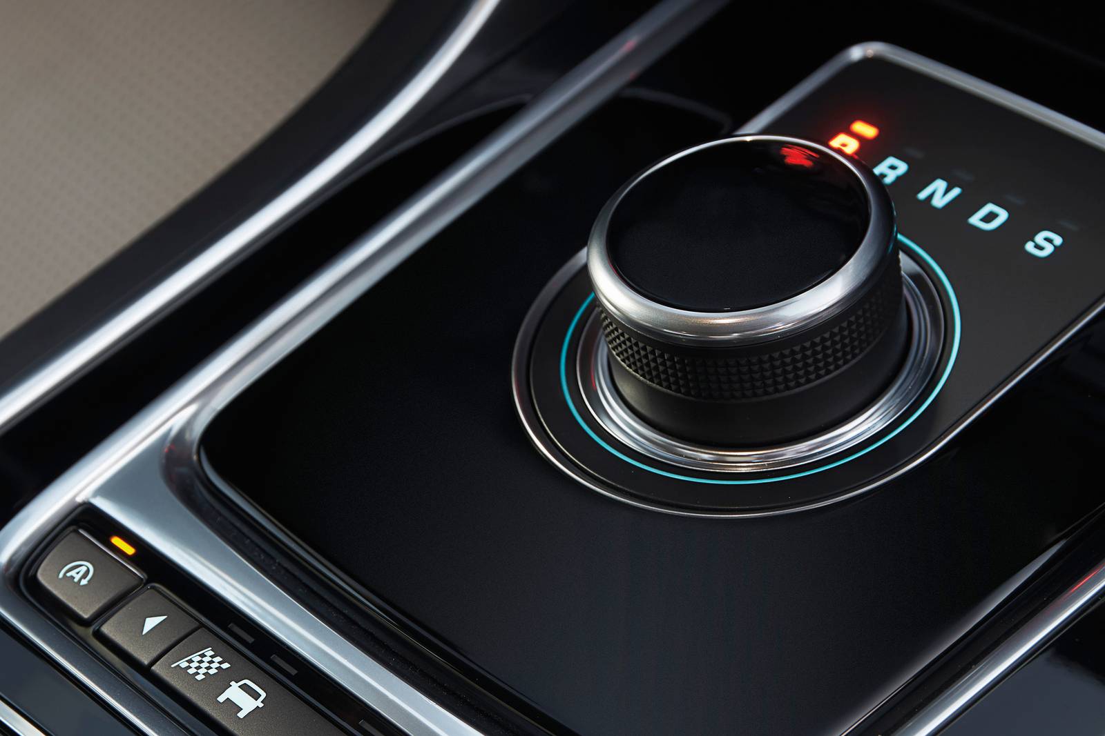 2019 Jaguar Xe interior SHF