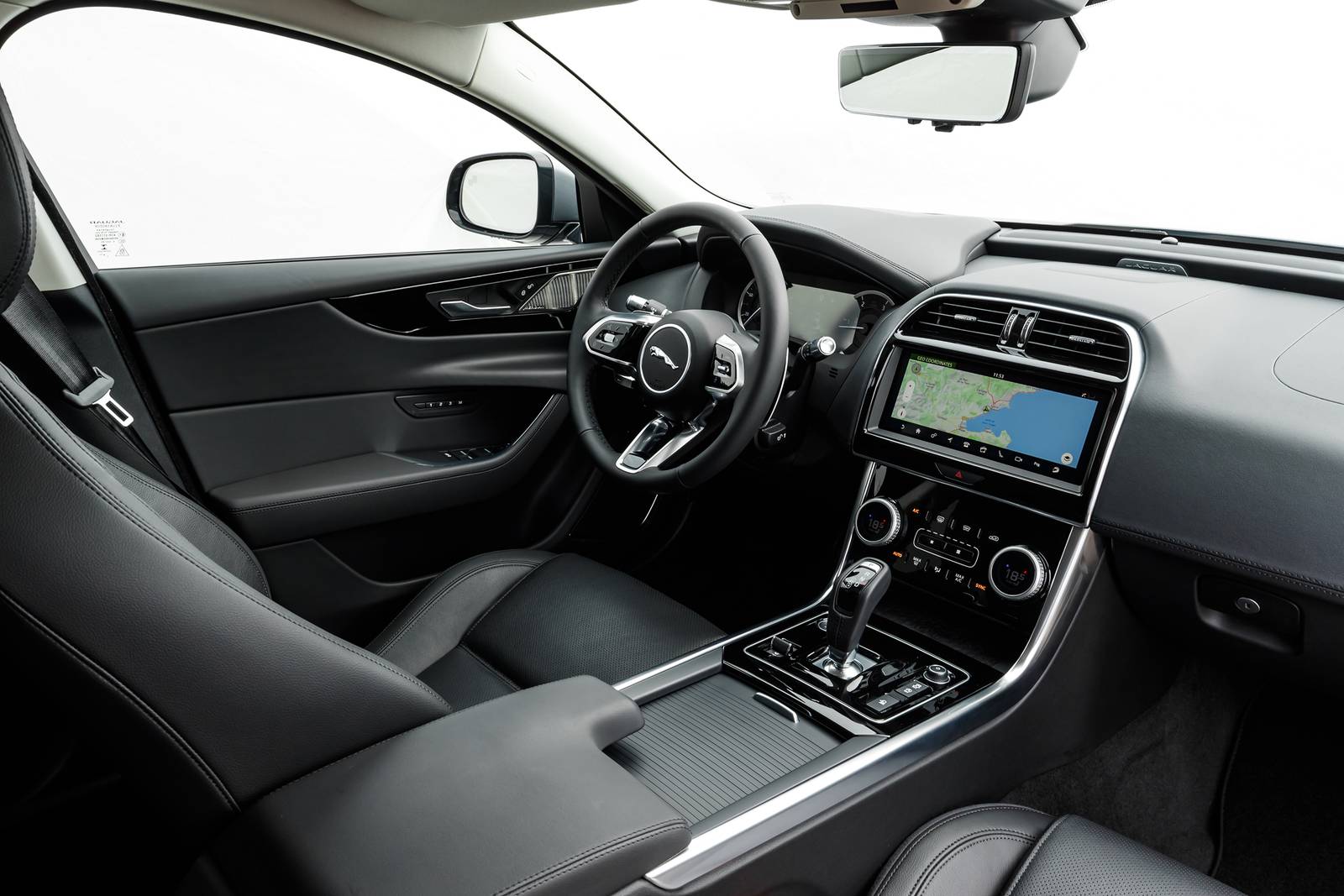 2020 Jaguar XE interior D