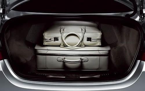 2009 Jaguar XF interior CARGO