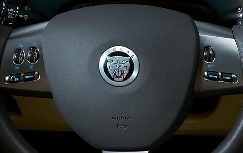 2010 Jaguar XF interior DETAIL
