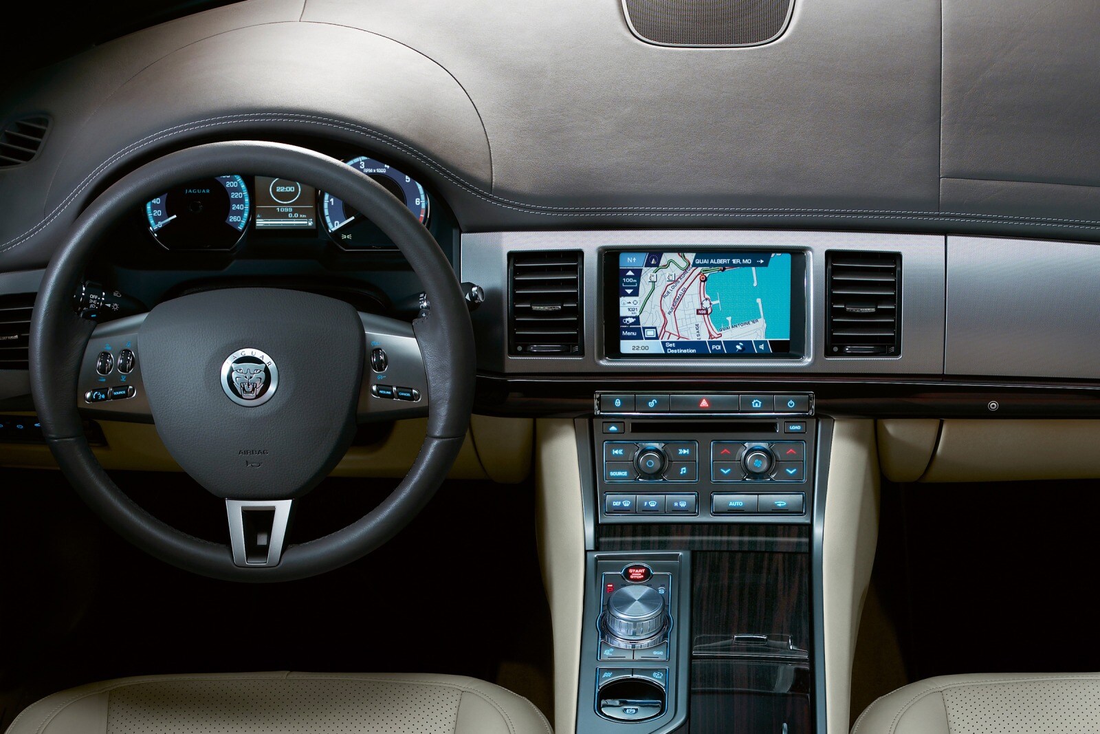 2010 Jaguar XF interior D