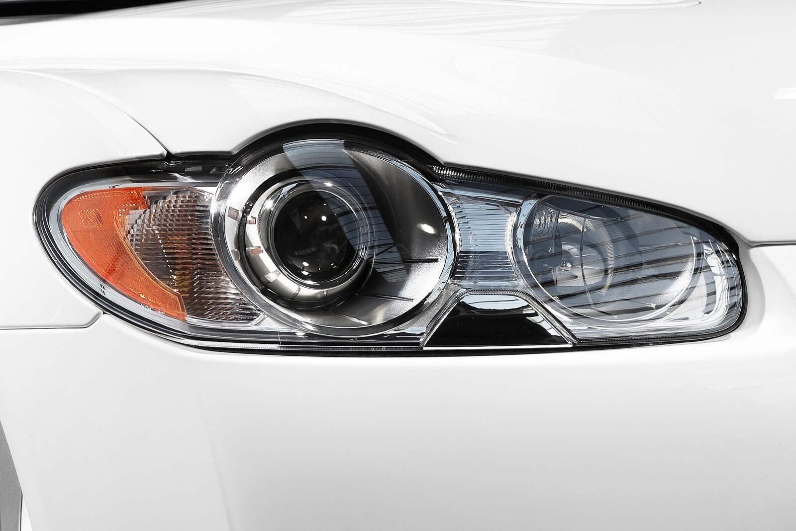 2010 Jaguar XF exterior EDETAIL