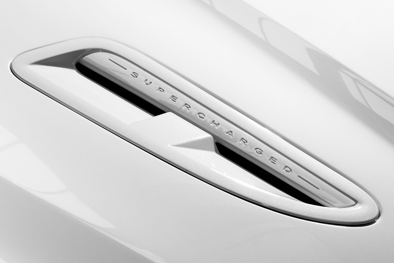 2010 Jaguar XF exterior EDETAIL