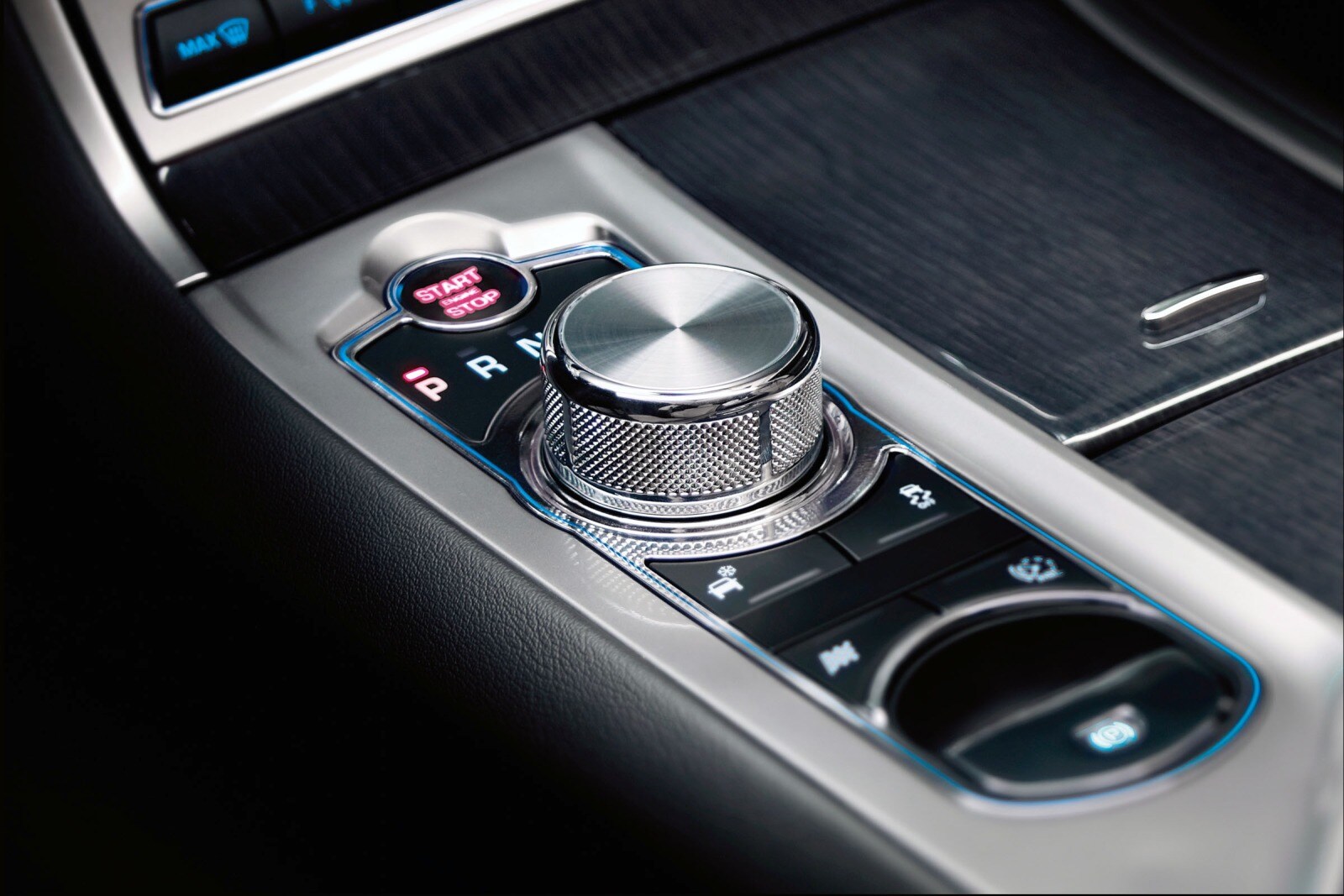 2012 Jaguar Xf interior SHF