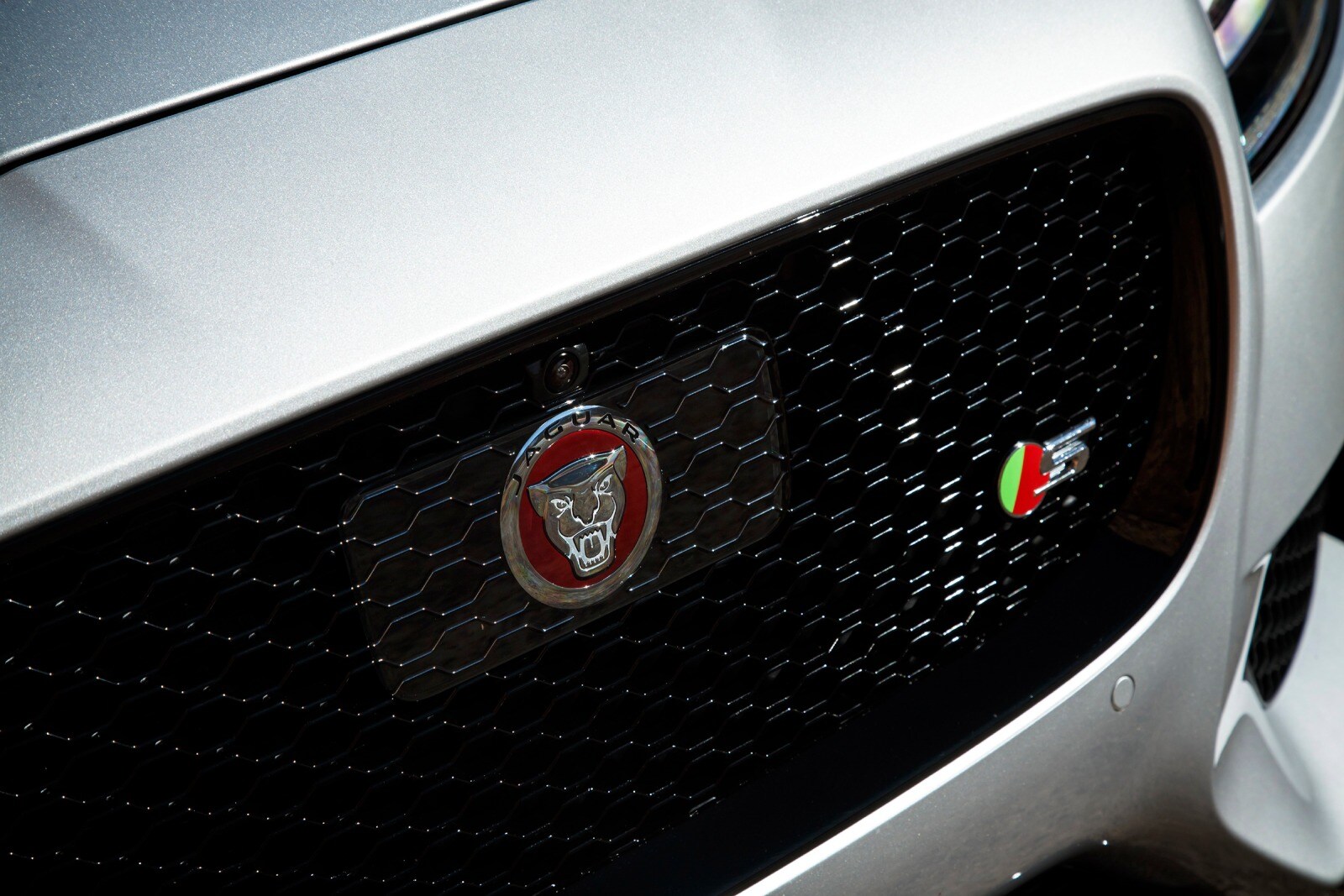 2016 Jaguar Xf exterior FBDG