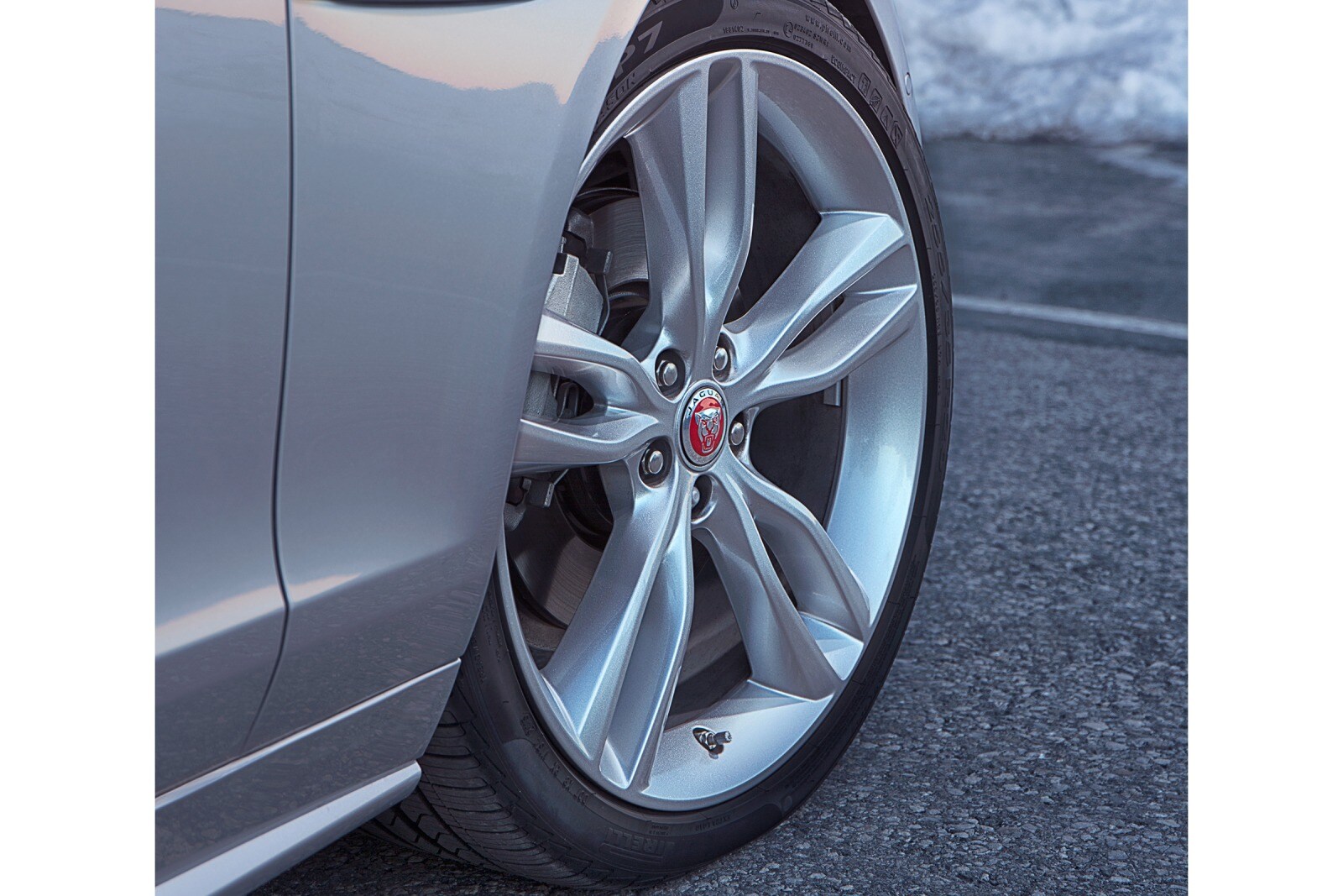 2017 Jaguar Xf exterior W