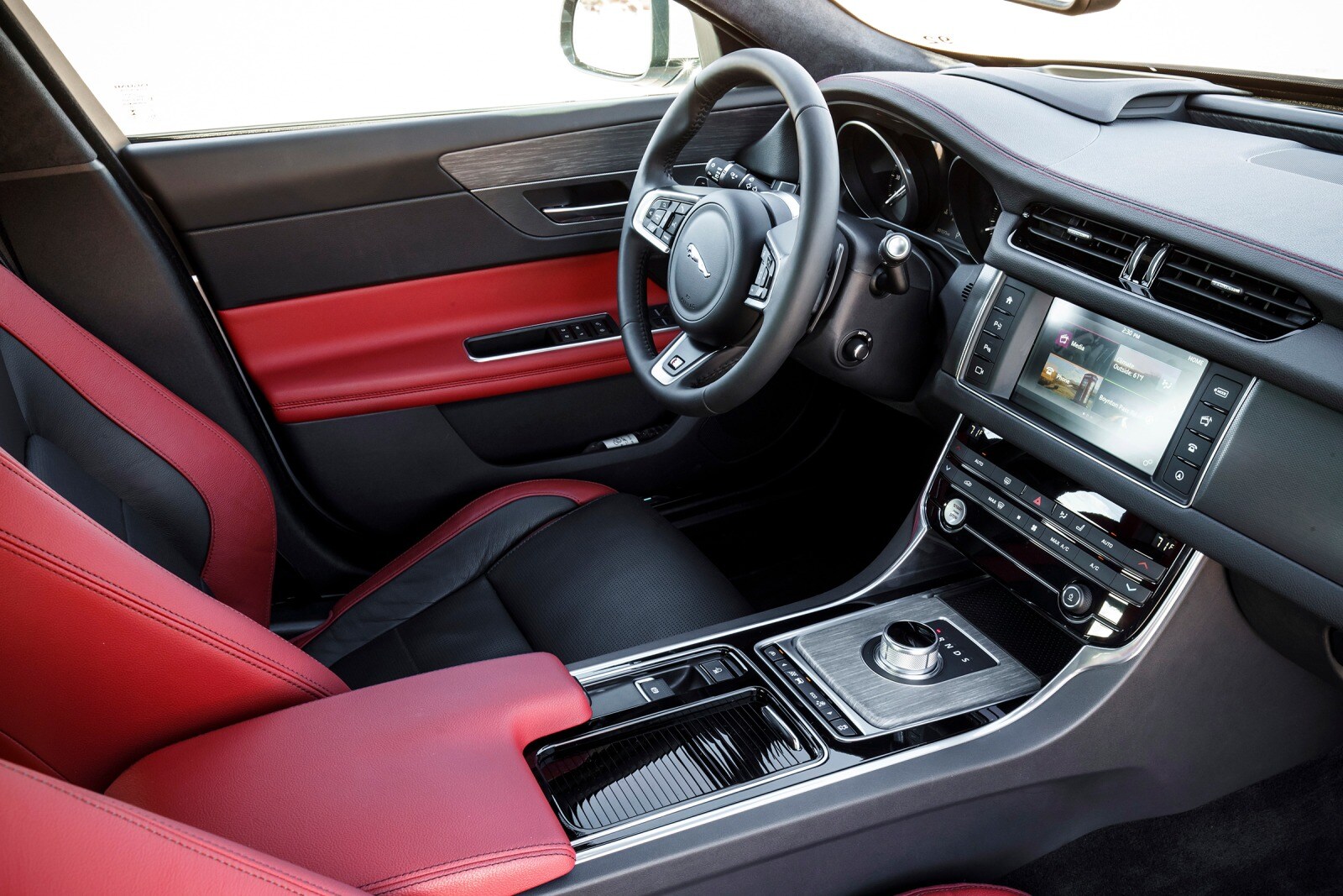 2017 Jaguar Xf interior I