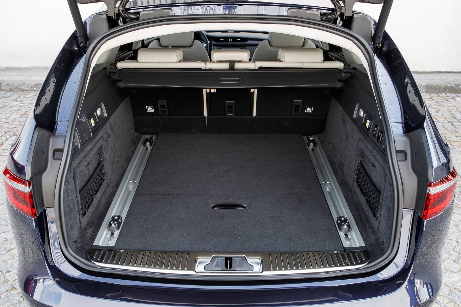 2018 Jaguar XF interior CARGO