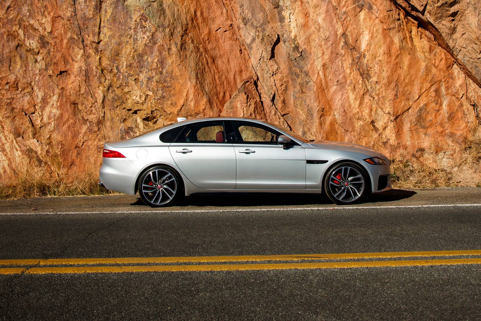 2019 Jaguar Xf exterior S