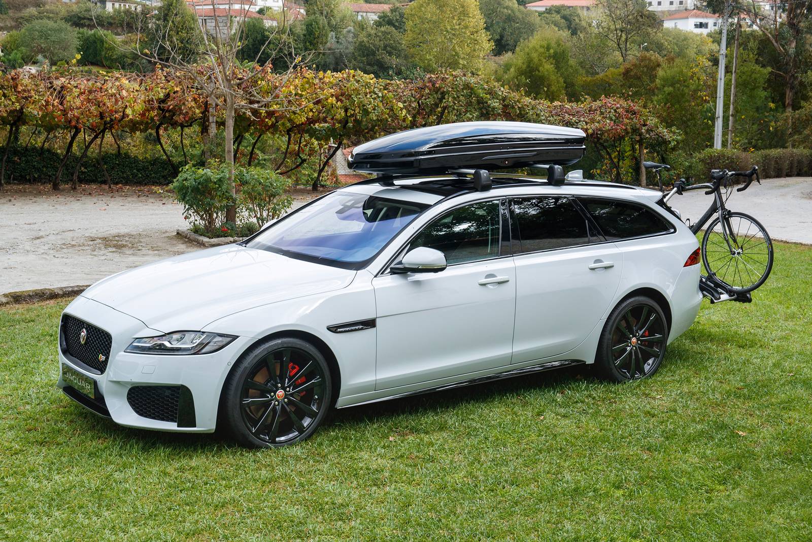 2019 Jaguar Xf exterior LIFE1