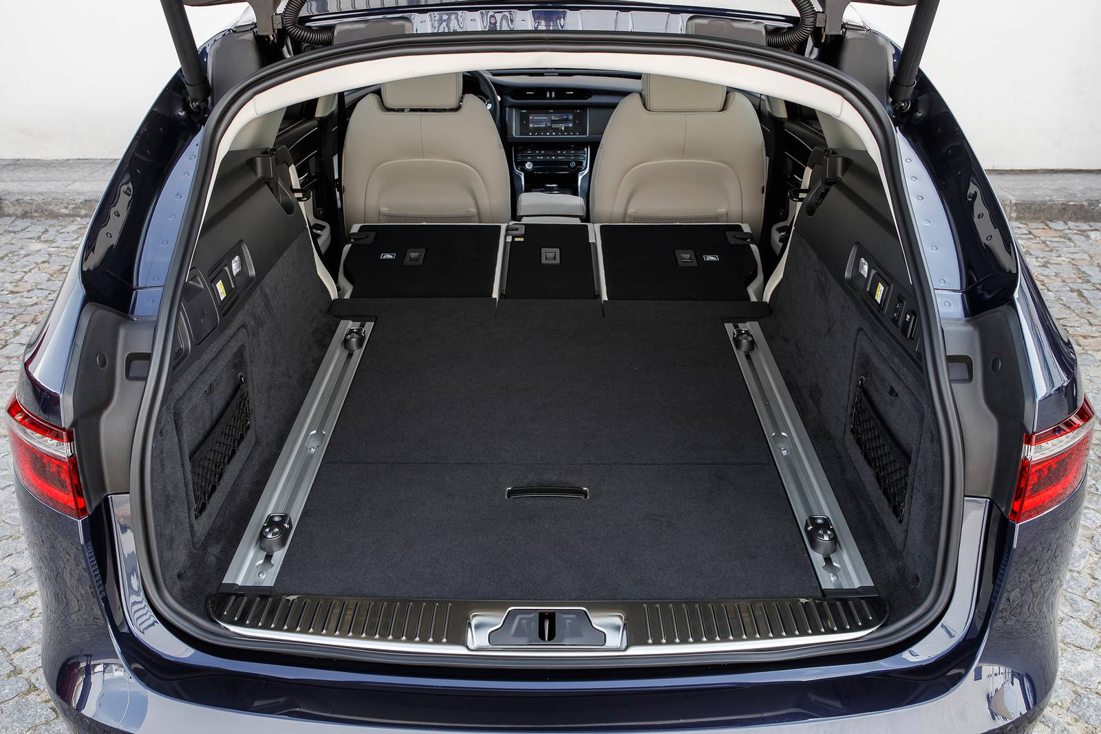 2019 Jaguar Xf interior RSD