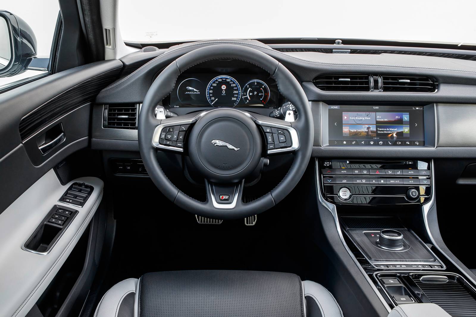 2019 Jaguar Xf interior SWD