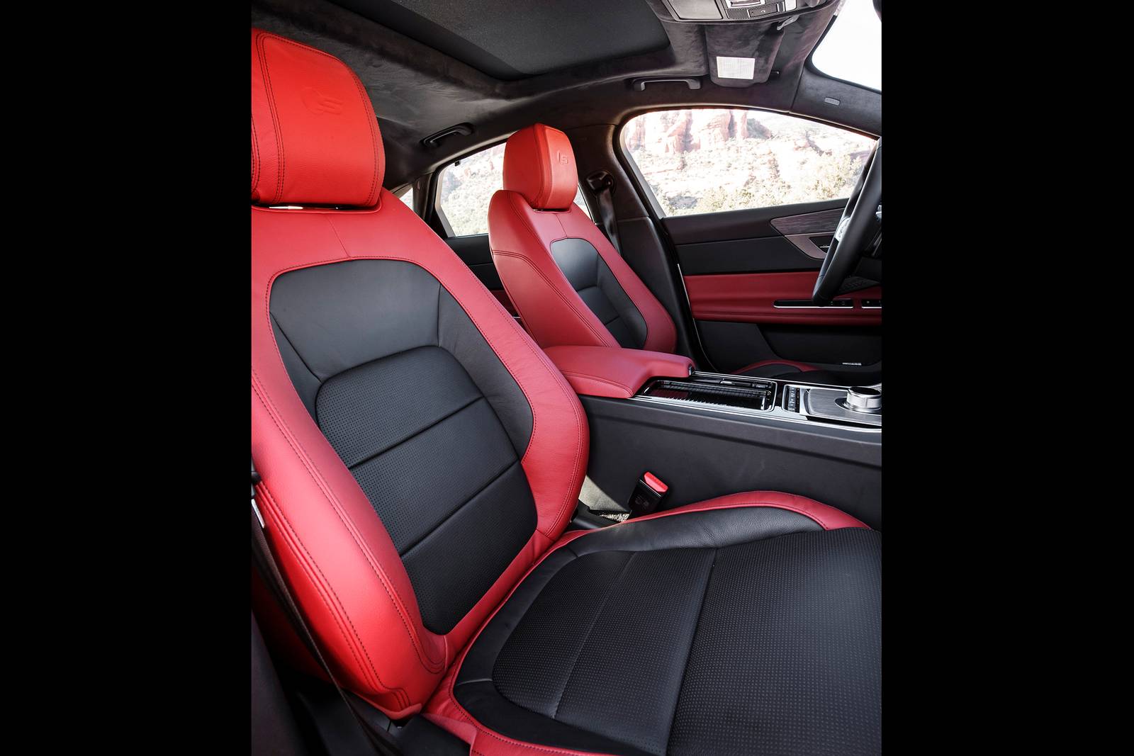 2020 Jaguar Xf interior I