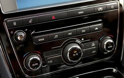 2011 Jaguar XJ interior CC