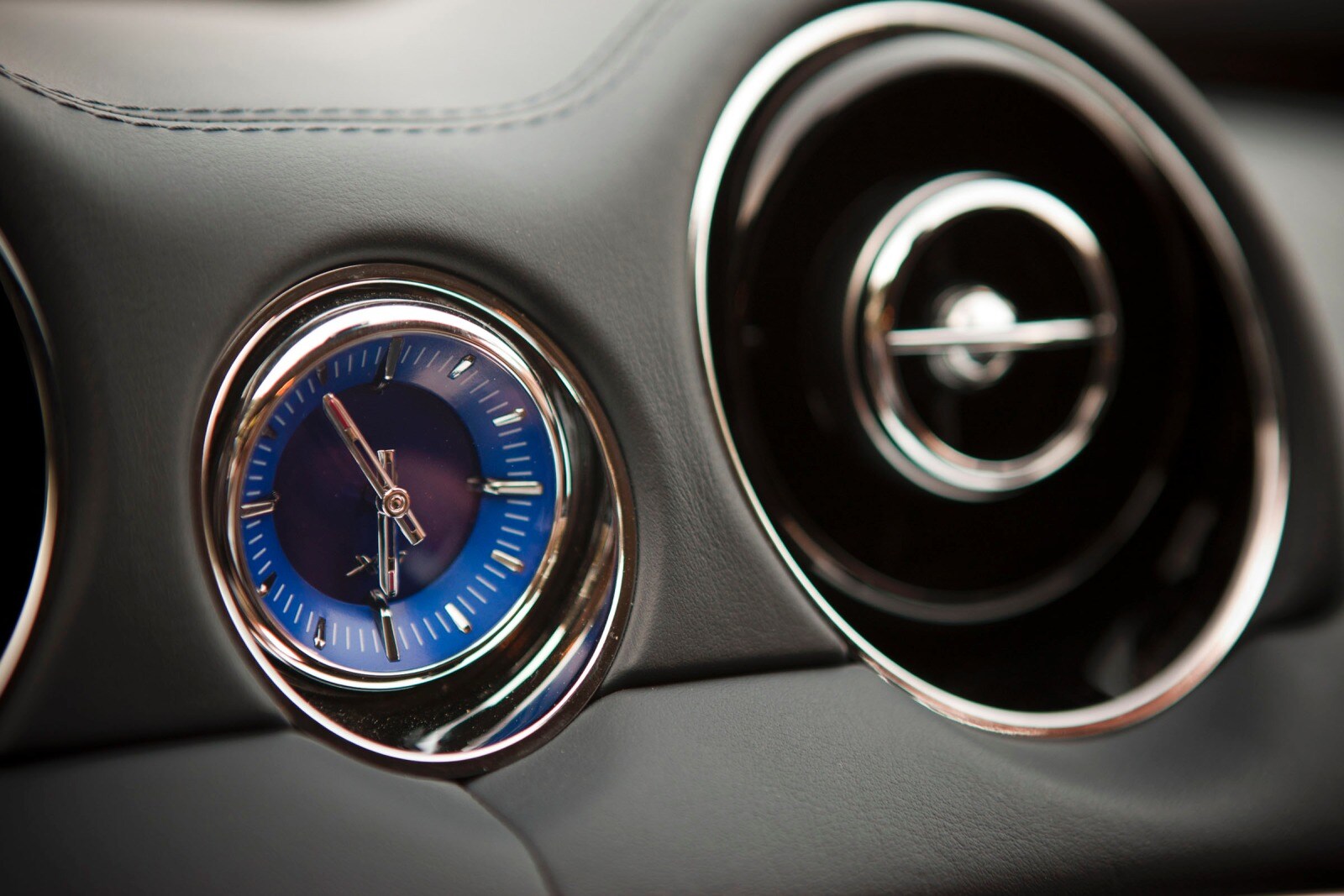 2013 Jaguar XJ interior DETAIL