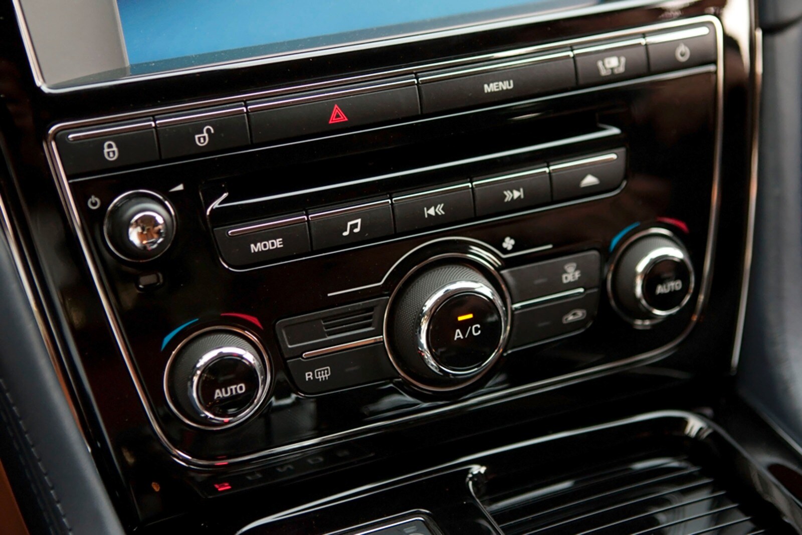 2013 Jaguar XJ interior CC