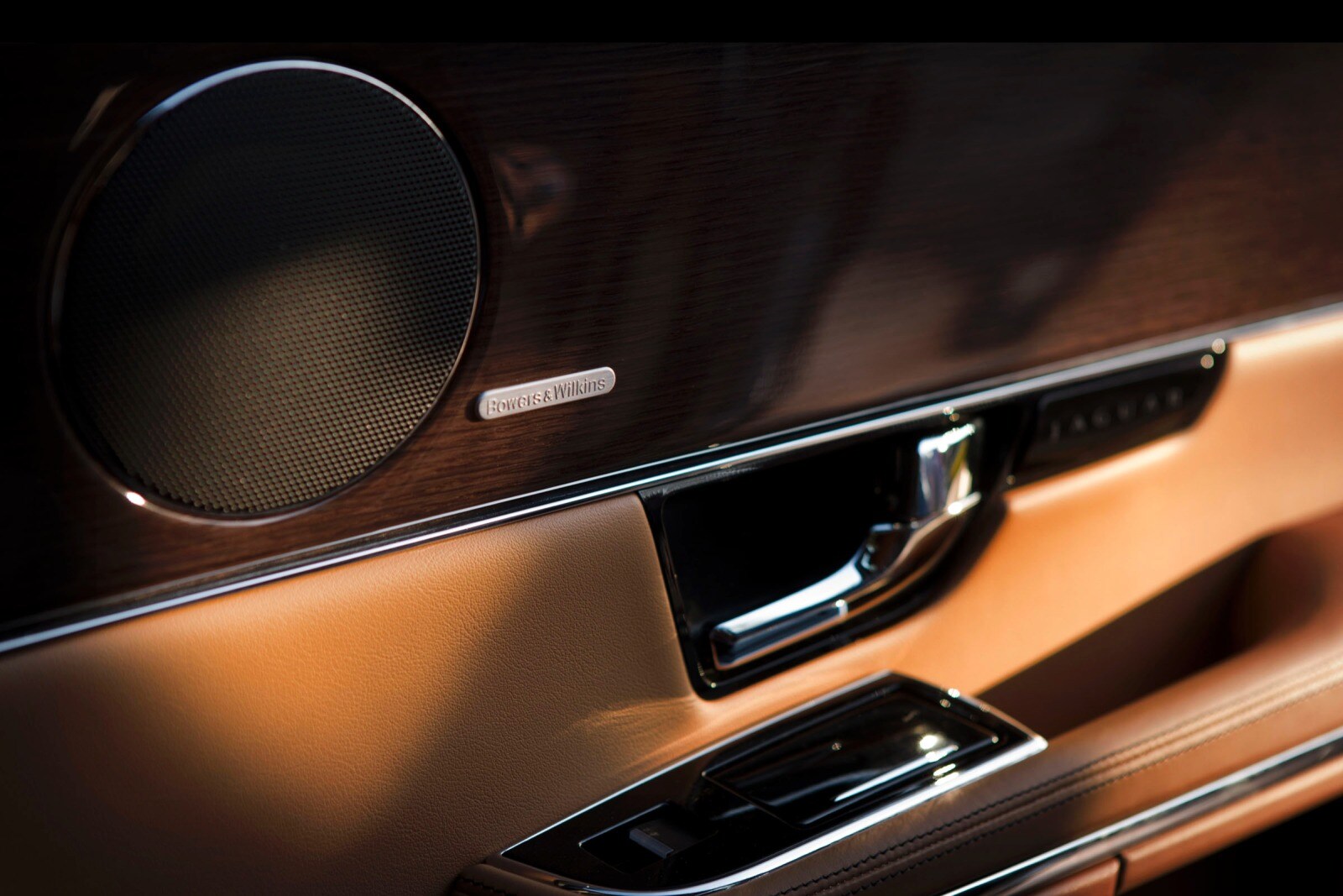 2013 Jaguar XJ interior DETAIL