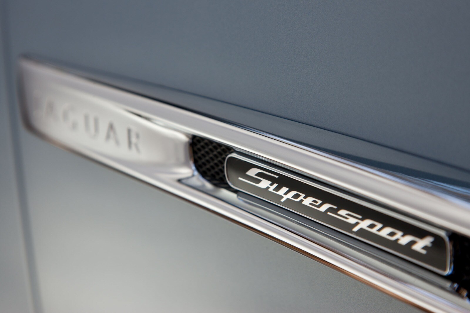 2013 Jaguar XJ exterior EDETAIL