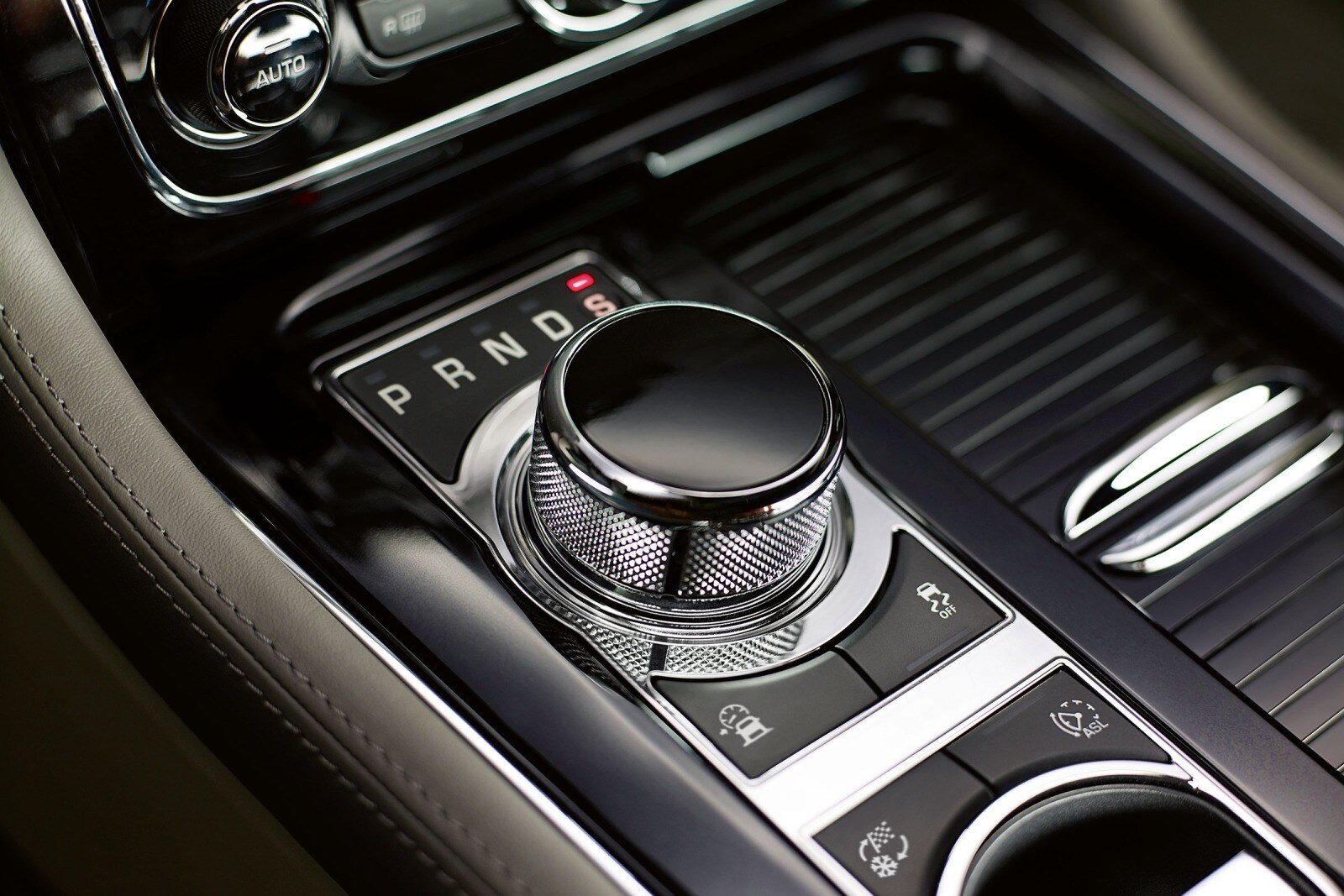 2016 Jaguar Xj interior SHF