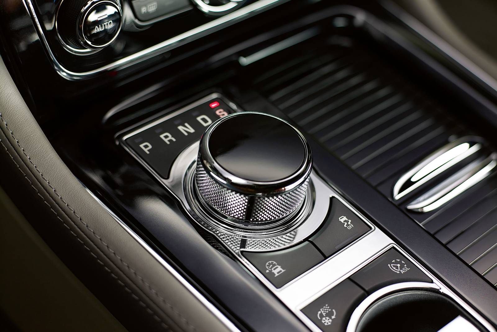 2018 Jaguar Xj interior SHF