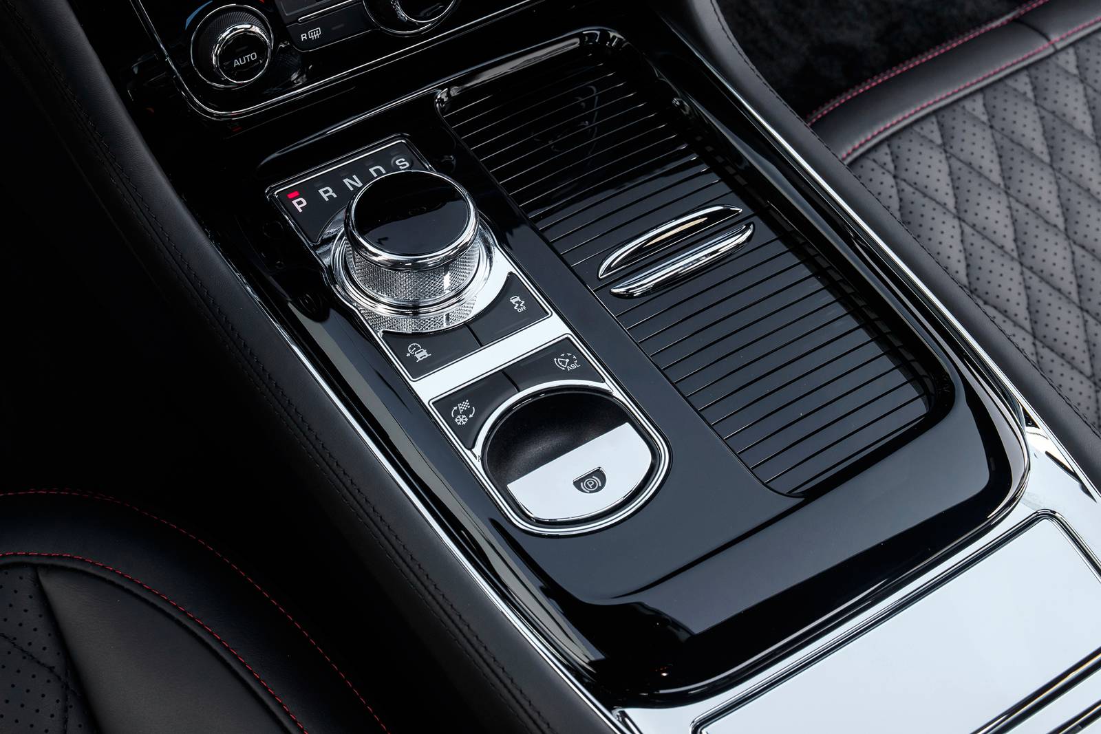 2018 Jaguar Xj interior SHF