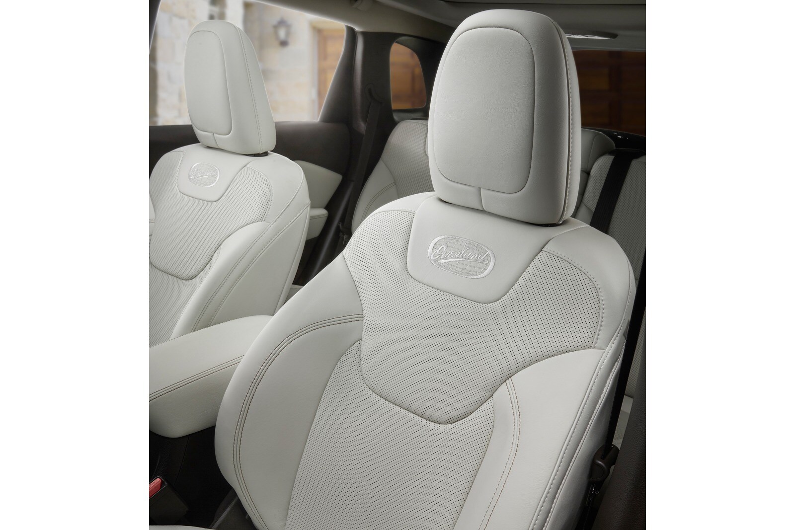 2017 Jeep Cherokee front safety DETAIL