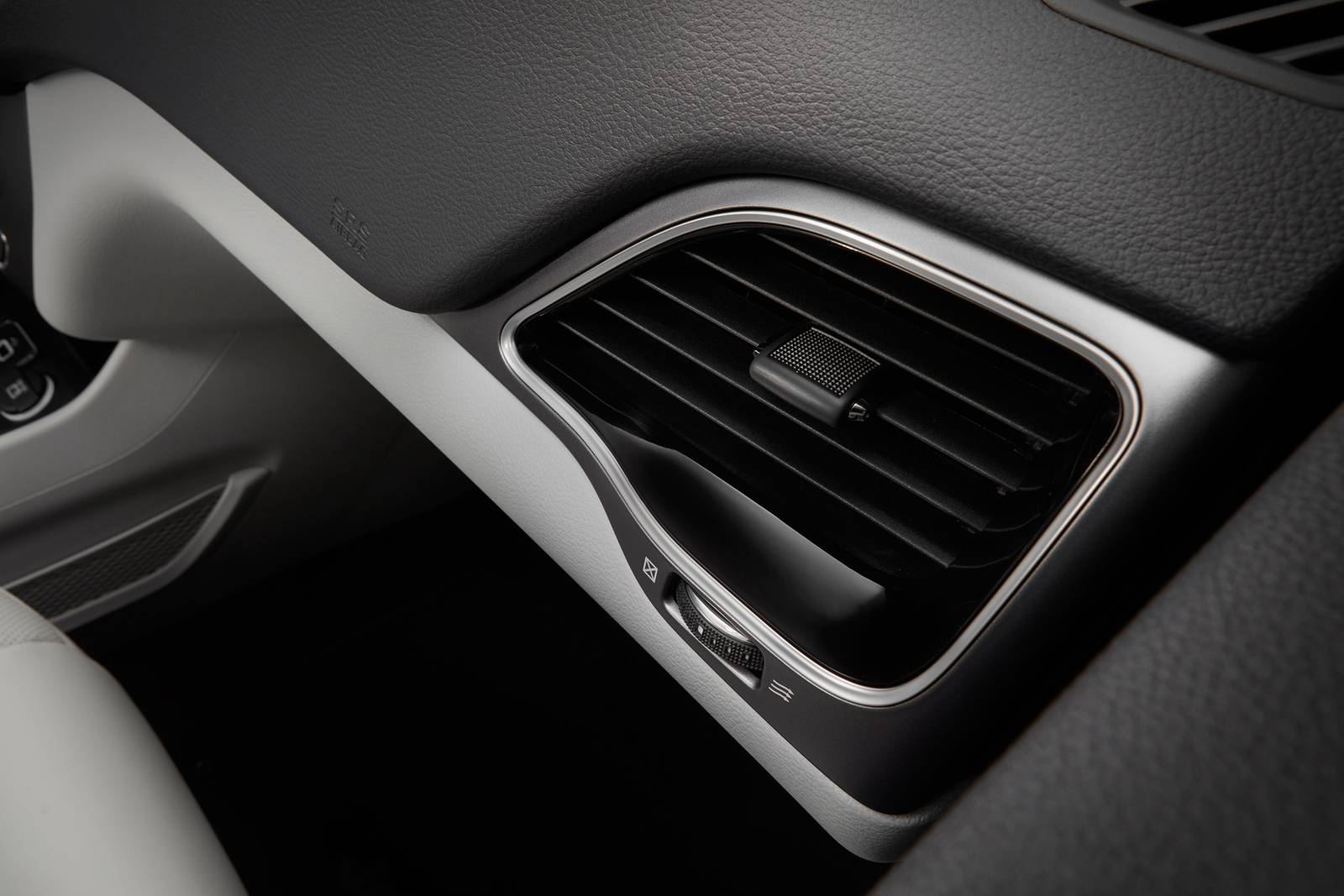 2019 Jeep Cherokee front safety DETAIL