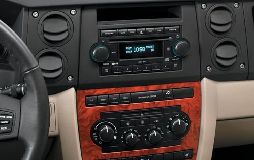 2006 Jeep Commander interior CC