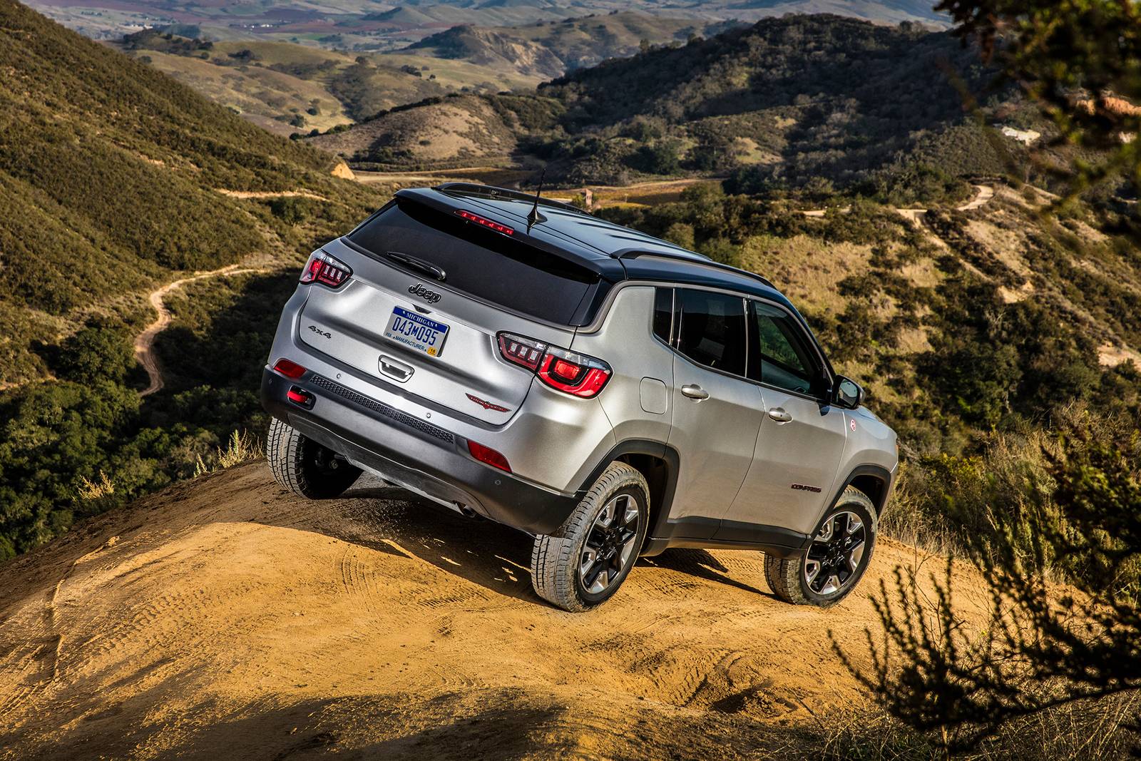2020 Jeep Compass — OEM photo 3