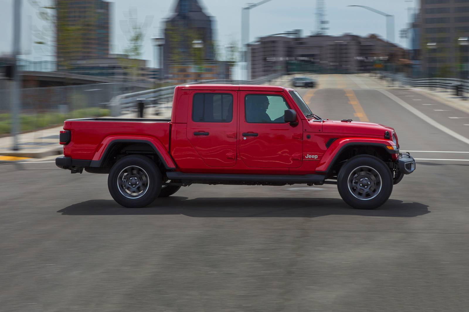 2021 Jeep Gladiator — OEM photo 3