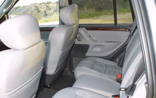 2002 Jeep Grand Cherokee interior RI