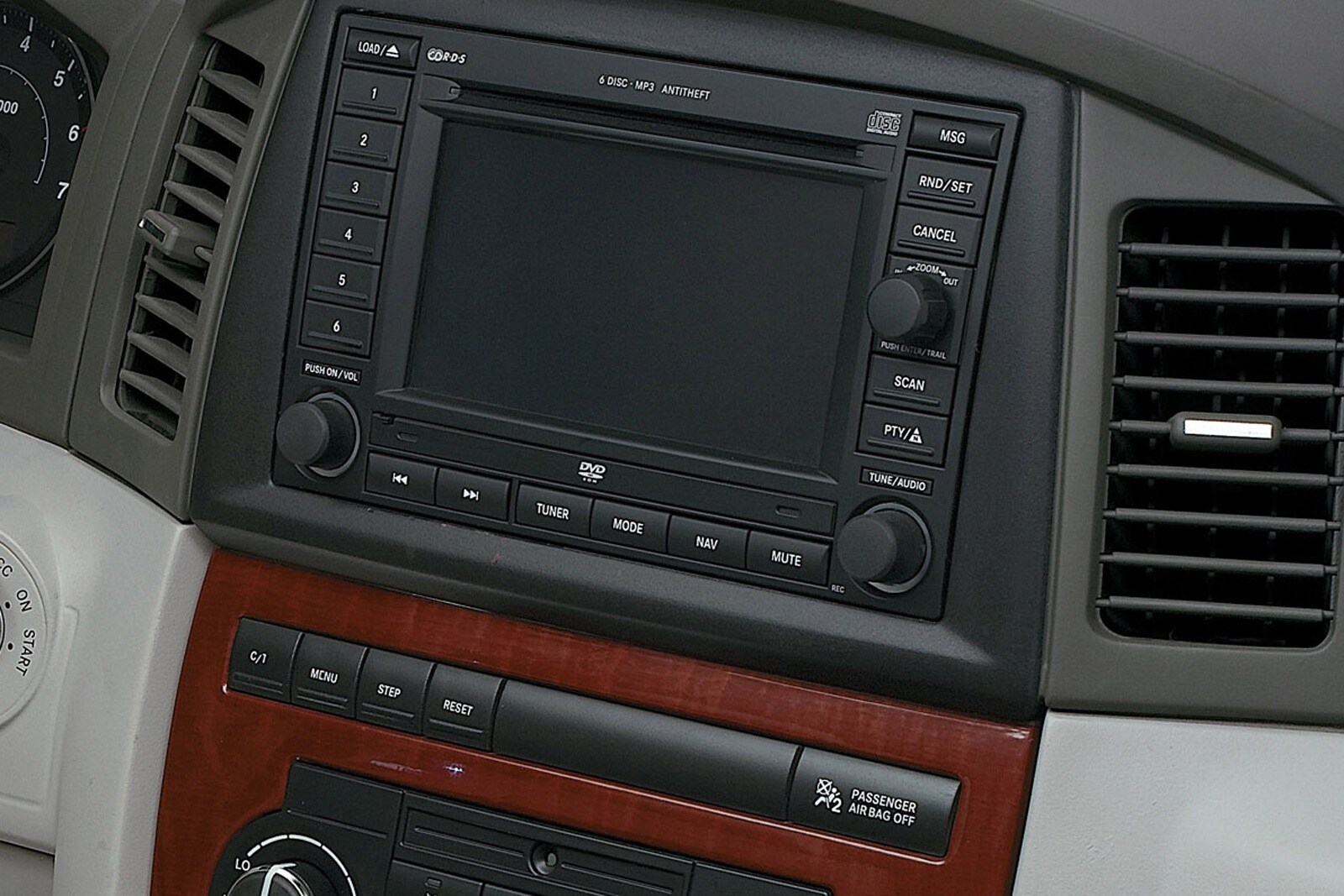 2007 Jeep Grand Cherokee interior CC